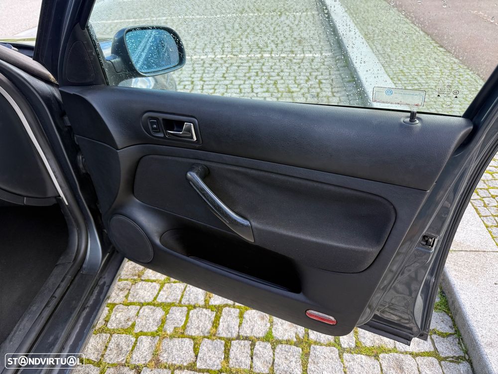 VW Golf 1.9 TDi 25 Anos - 18