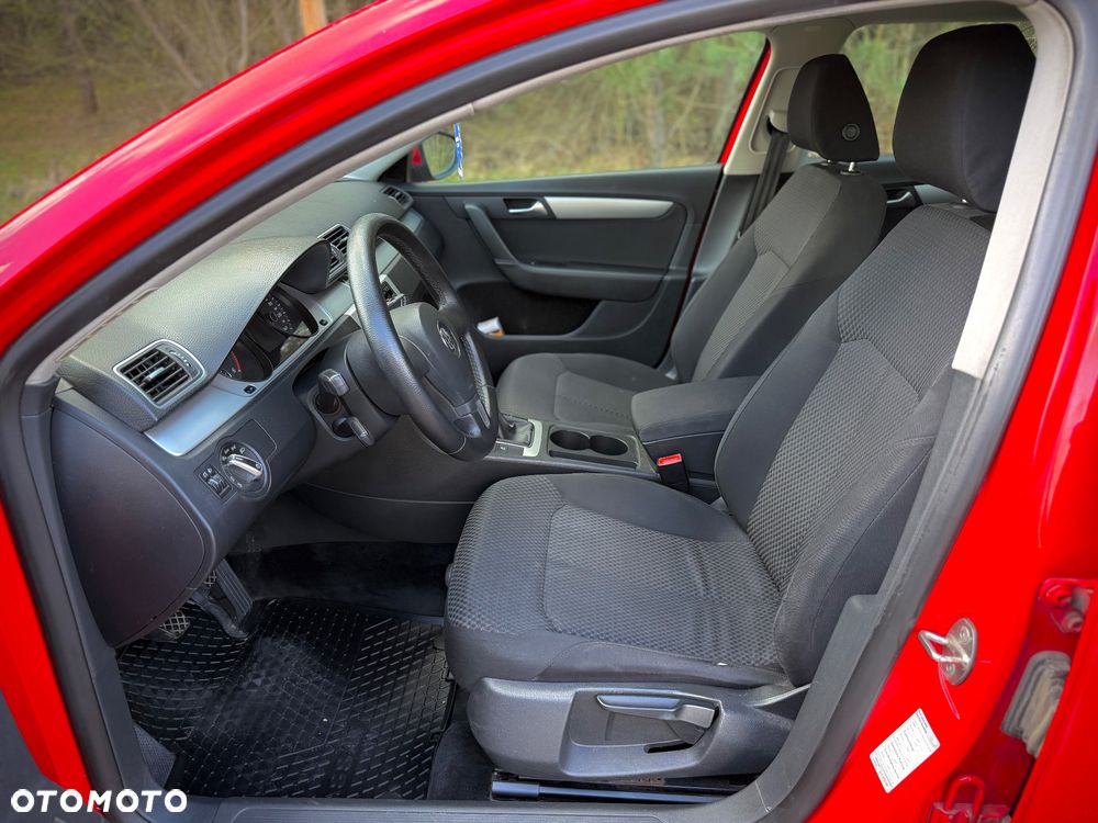 Volkswagen Passat 1.6 TDI DPF BlueMot Trendline - 14