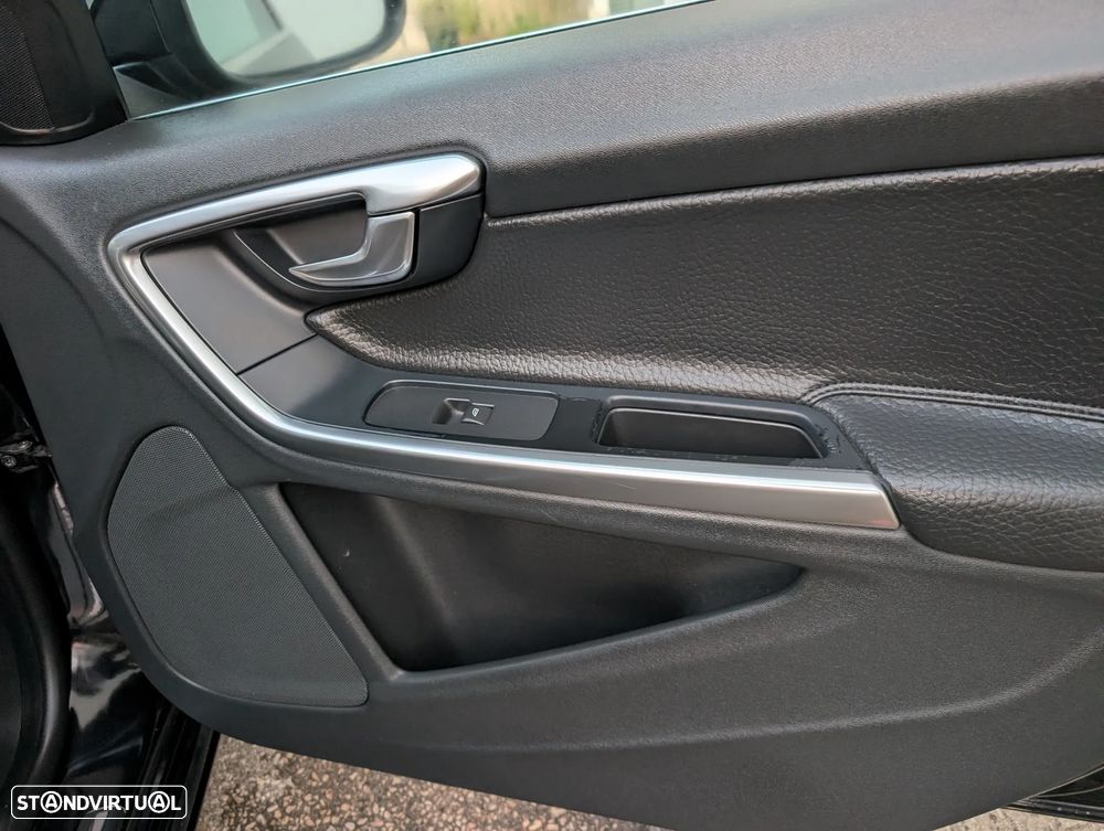 Volvo V60 DRIVe Momentum - 17