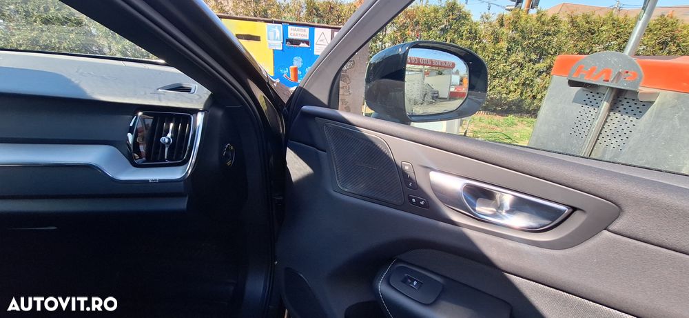 Volvo XC 60 T6 AWD Recharge Geartronic RDesign Expression - 11