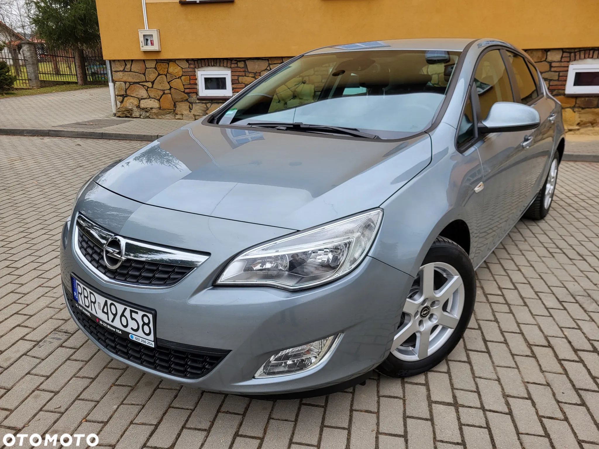 Opel Astra 1.4 Turbo Design Edition - 1