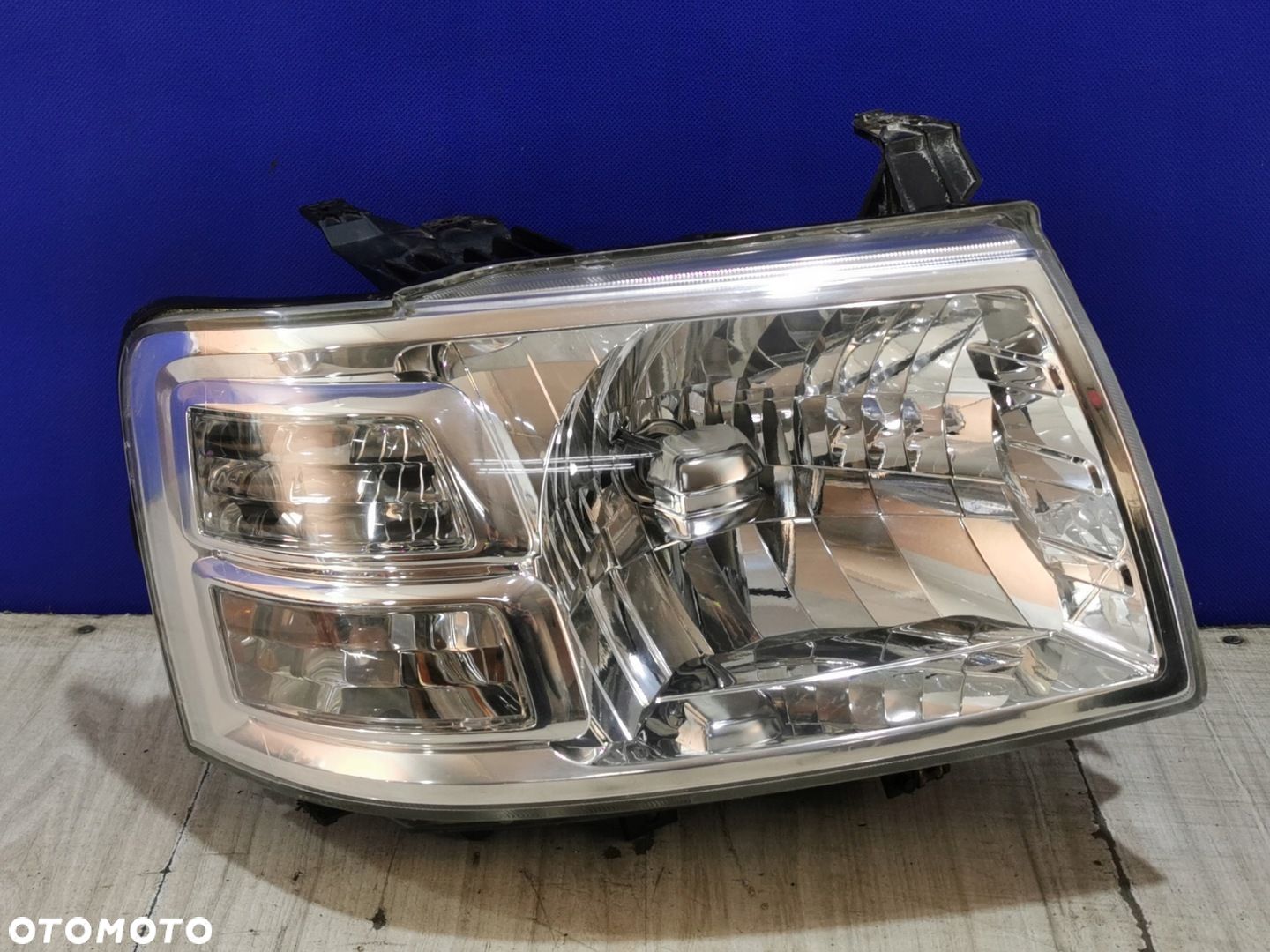 Ford Ranger IV 06/09 lampa reflektor prawa kompletna Anglik - 1