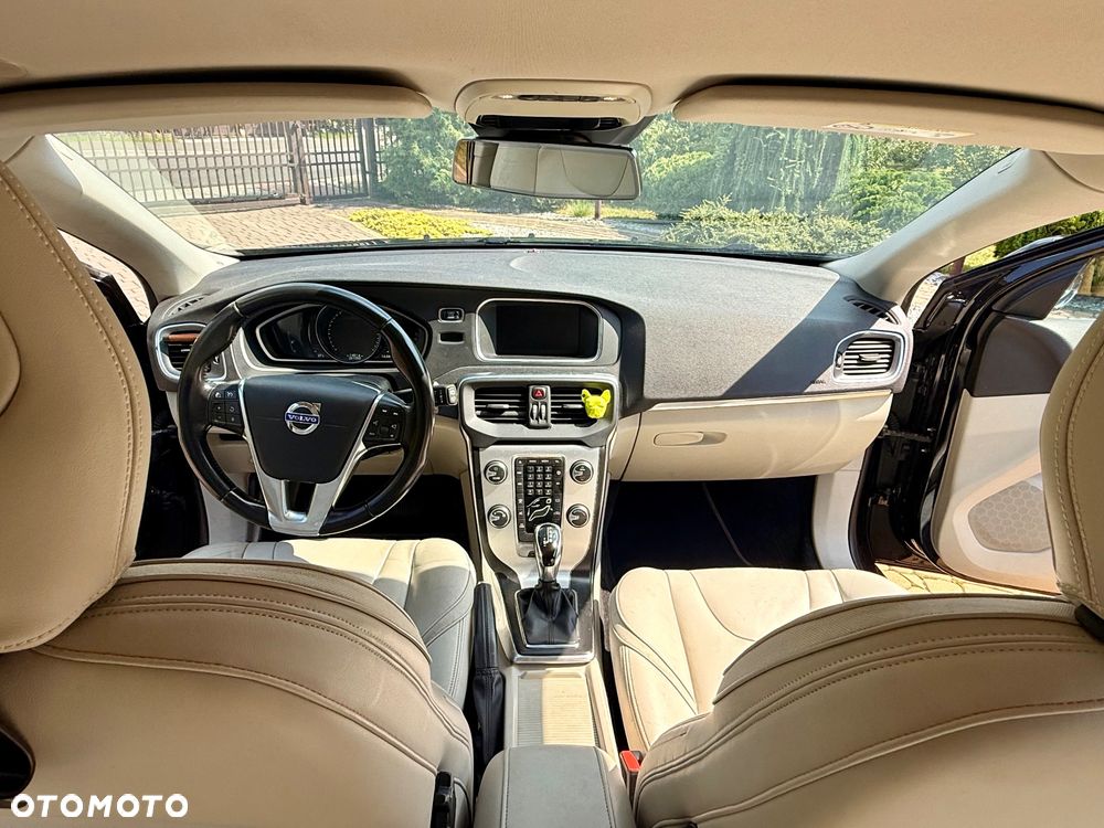 Volvo V40 D4 Drive-E Ocean Race - 11