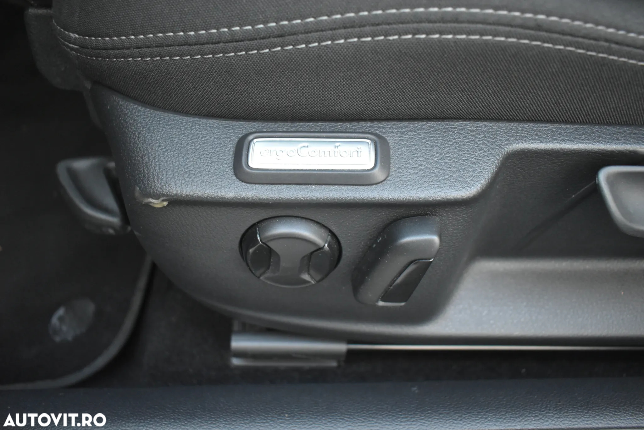 Volkswagen Passat 2.0 TDI DSG Comfortline - 12