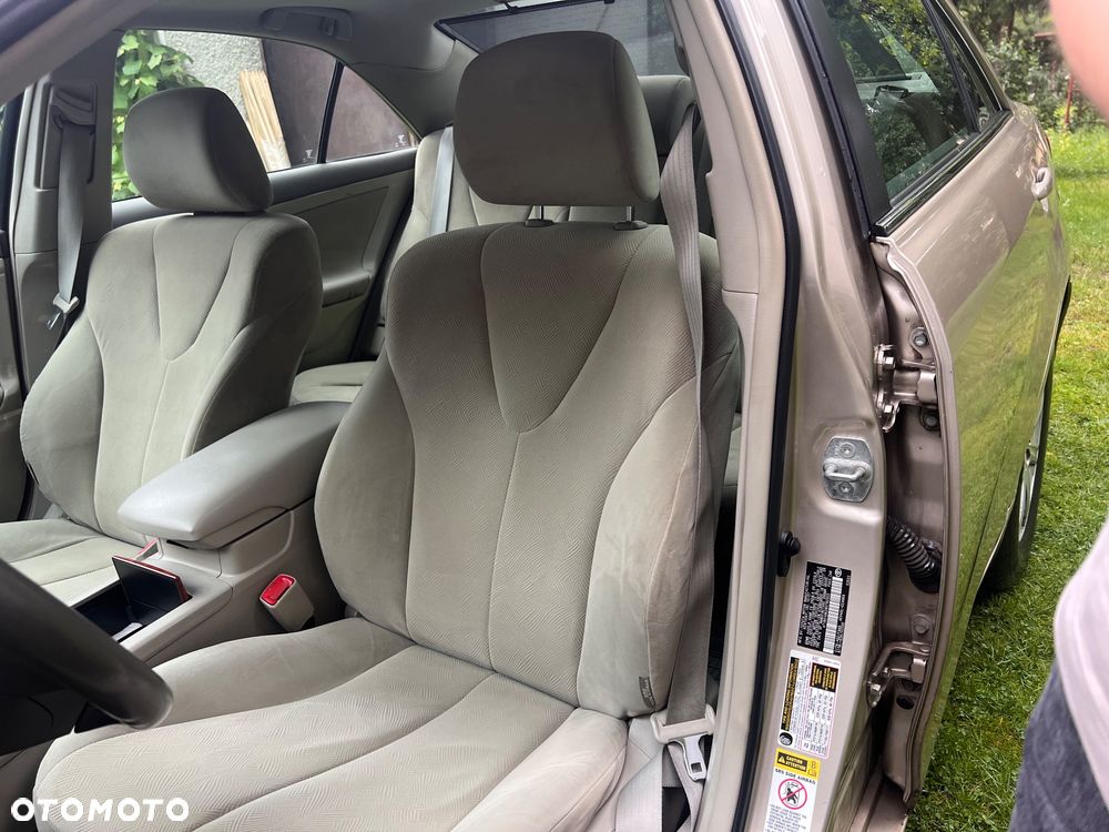 Toyota Camry - 37