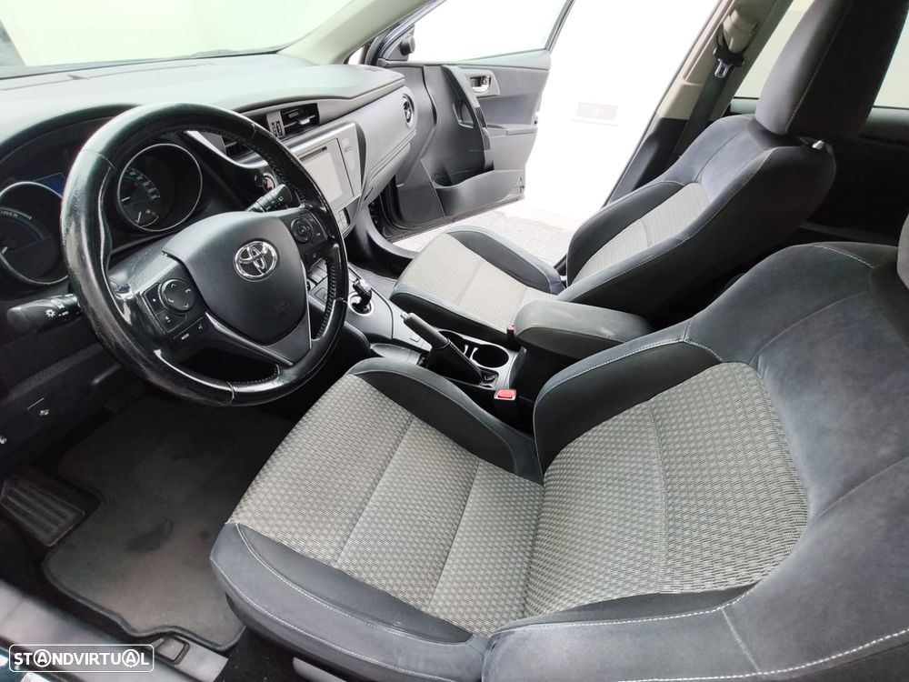 Toyota Auris Touring Sports - 16