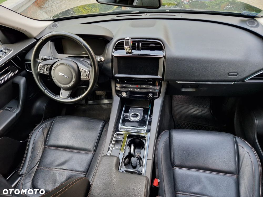 Jaguar F-Pace 2.0 i4D AWD Prestige - 11