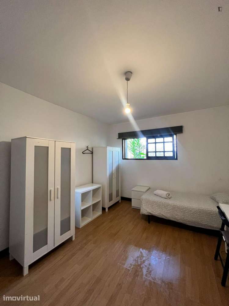 Quarto - localizado em Paranhos Porto - Grande imagem: 3/30