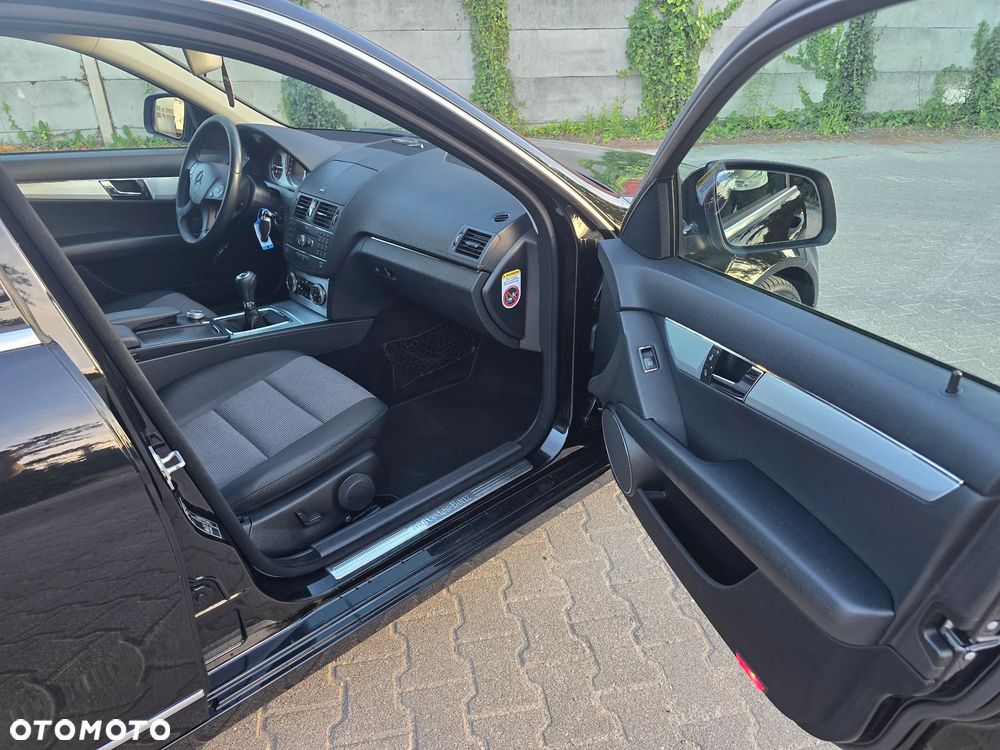 Mercedes-Benz Klasa C 180 BlueEFFICIENCY Avantgarde - 22