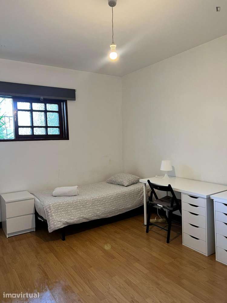 Quarto - localizado em Paranhos Porto - Grande imagem: 4/30