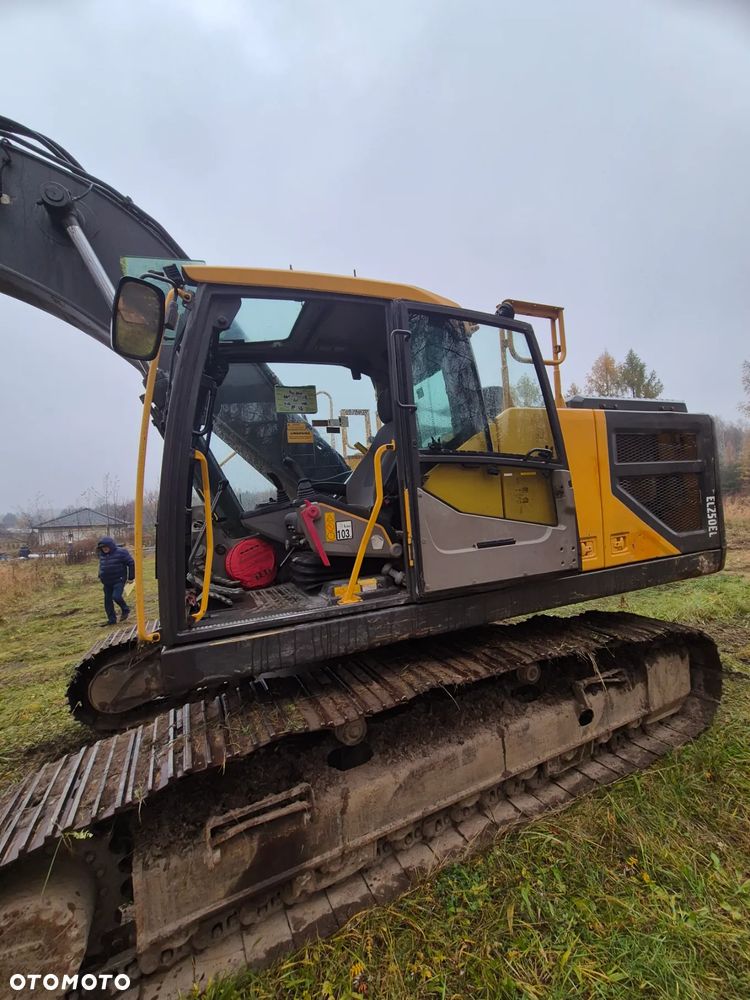 Volvo EC250EL - 14