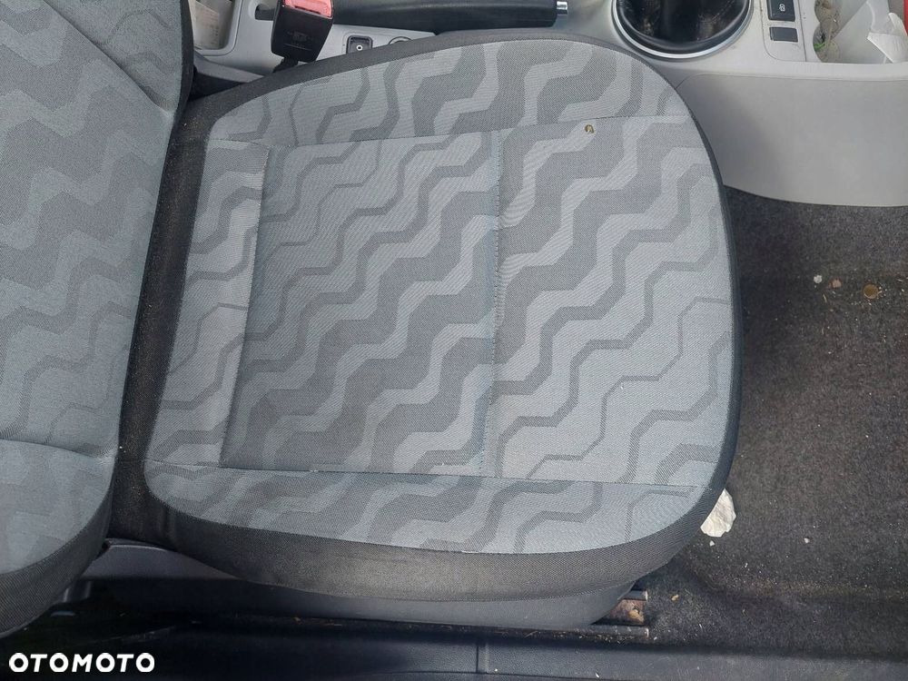 FOTEL PRAWY PRZÓD SKODA ROOMSTER I - 6