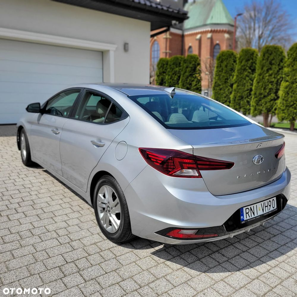 Hyundai Elantra - 4