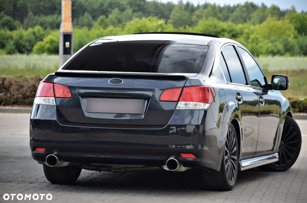Subaru Legacy 2.5i GT - 10