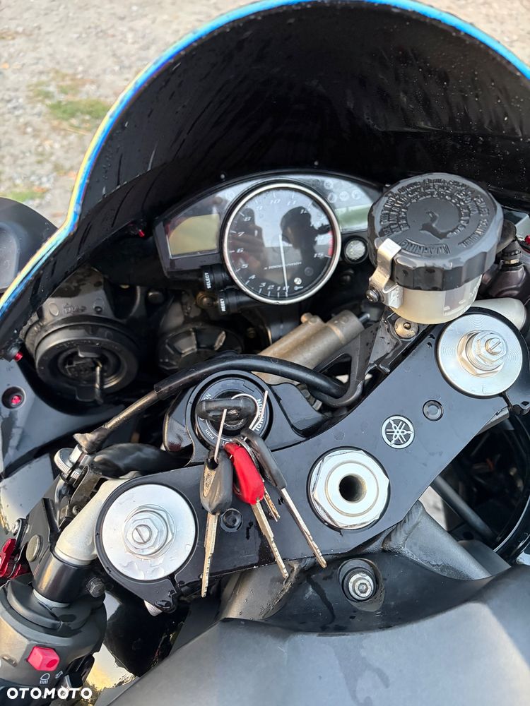 Yamaha R1 - 5