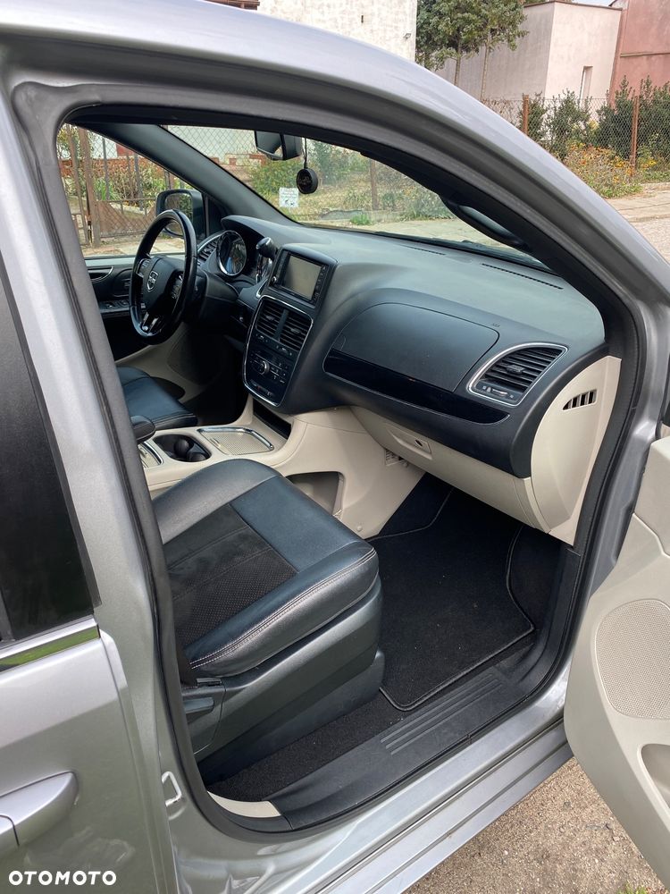 Dodge Grand Caravan - 3