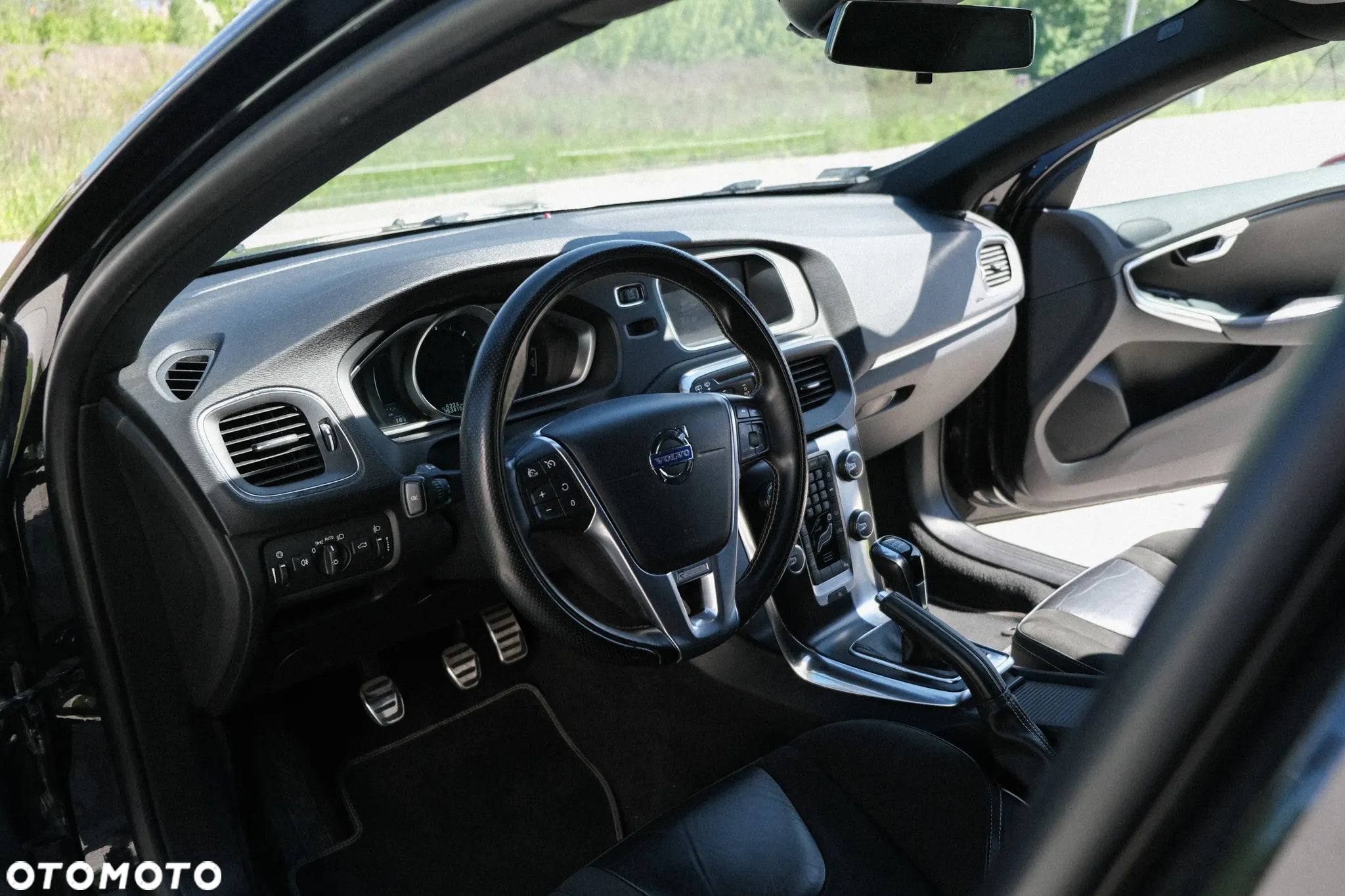Volvo V40 D4 Drive-E R-Design Momentum - 11
