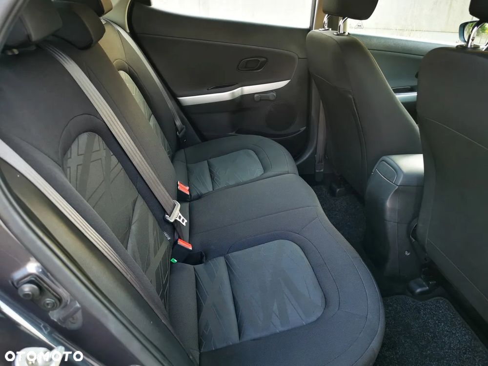 Kia Ceed - 13
