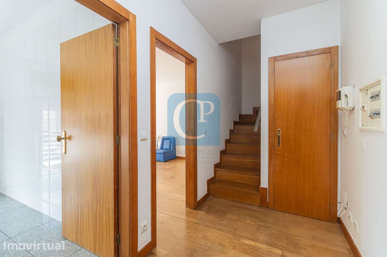 Apartamento T1 Duplex, em frente ao Hospital S. João - Grande imagem: 3/28