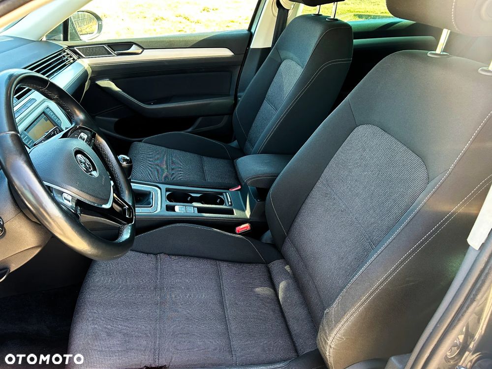 Volkswagen Passat - 31