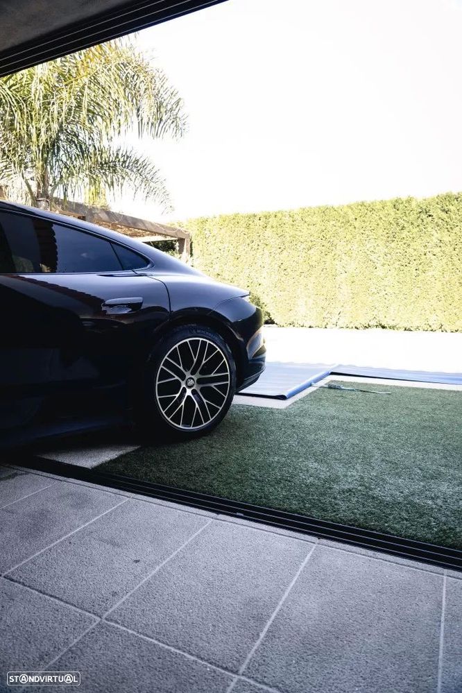 Porsche Taycan Standard - 32