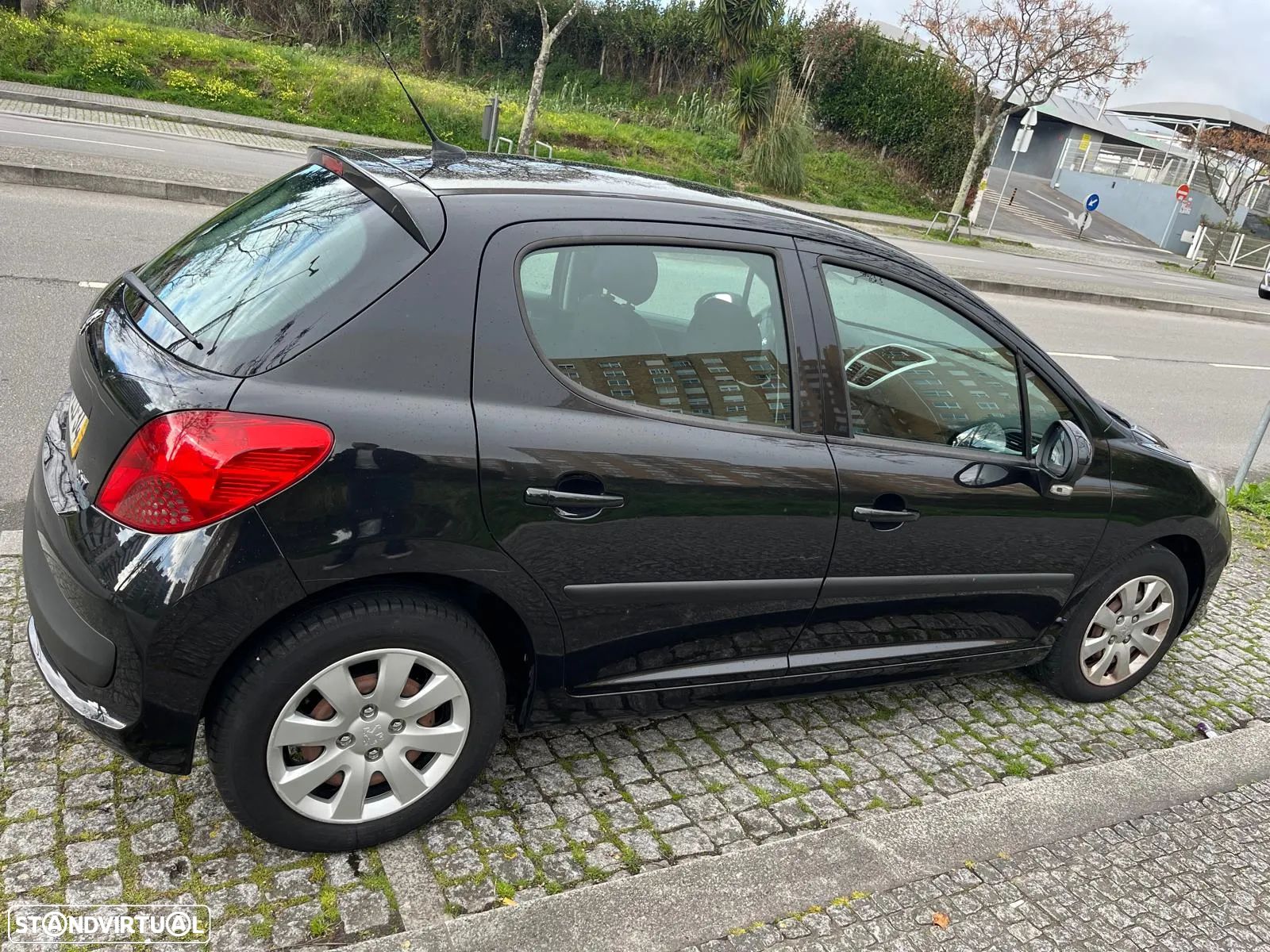 Peugeot 207 - 1