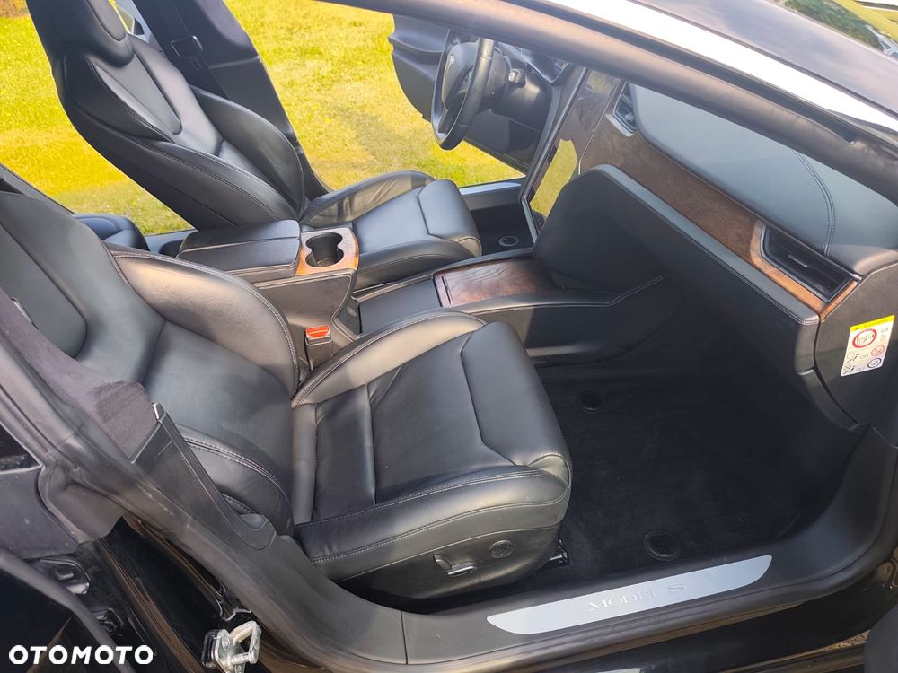 Tesla Model S - 18