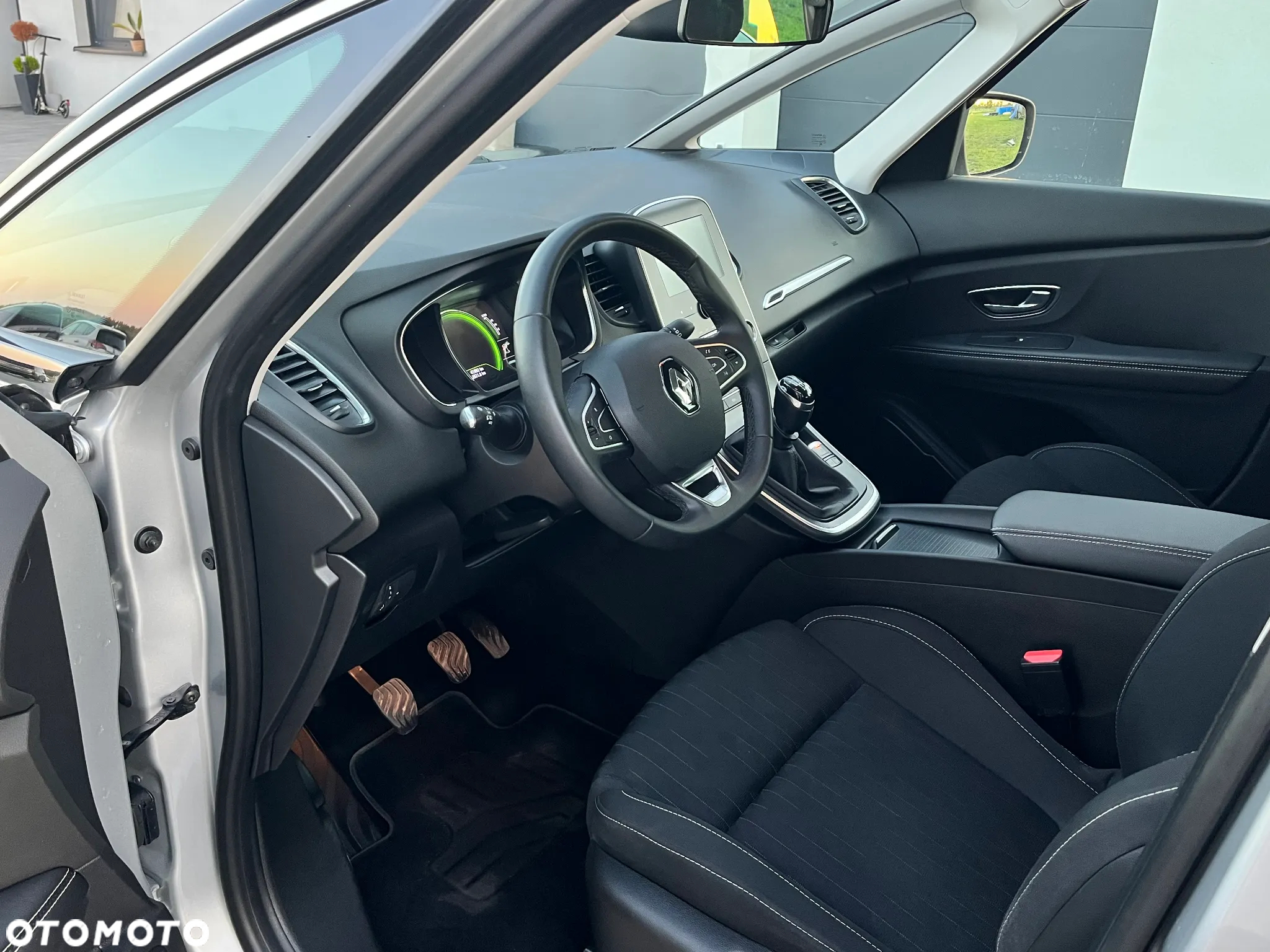 Renault Scenic TCe 115 GPF LIMITED - 12