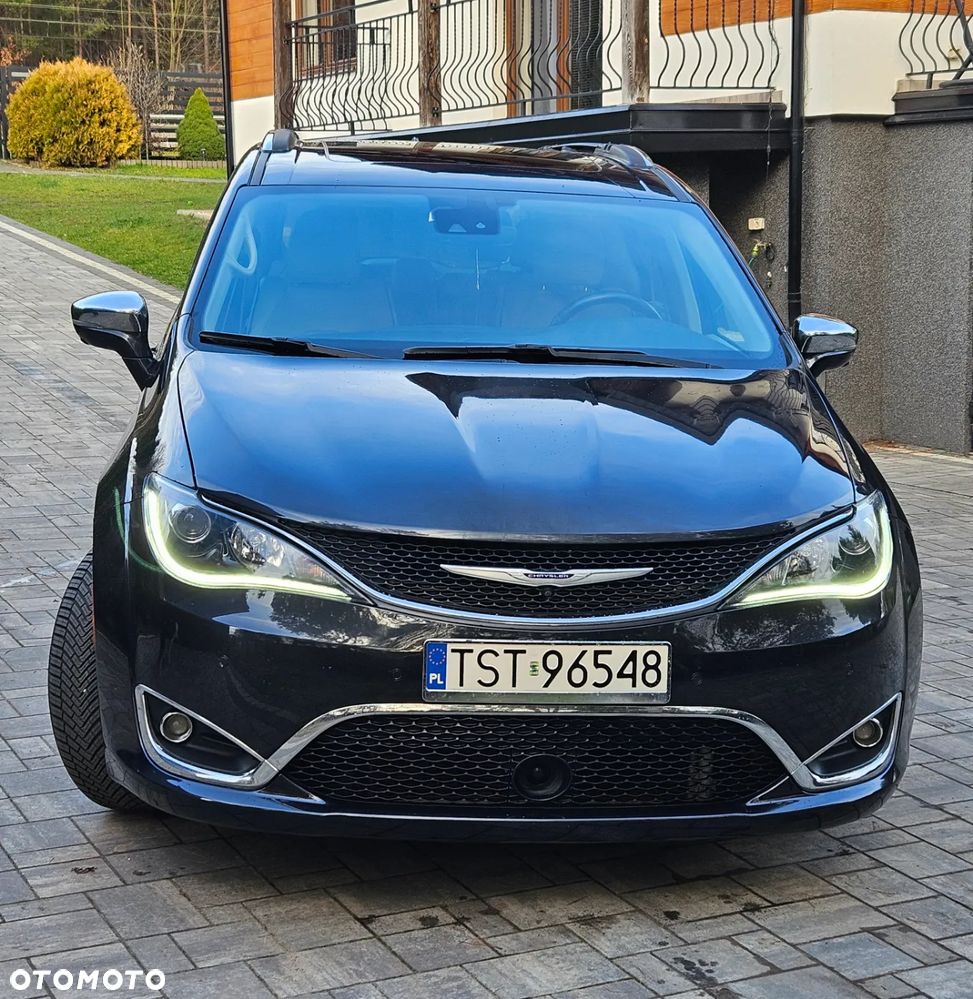 Chrysler Pacifica - 1