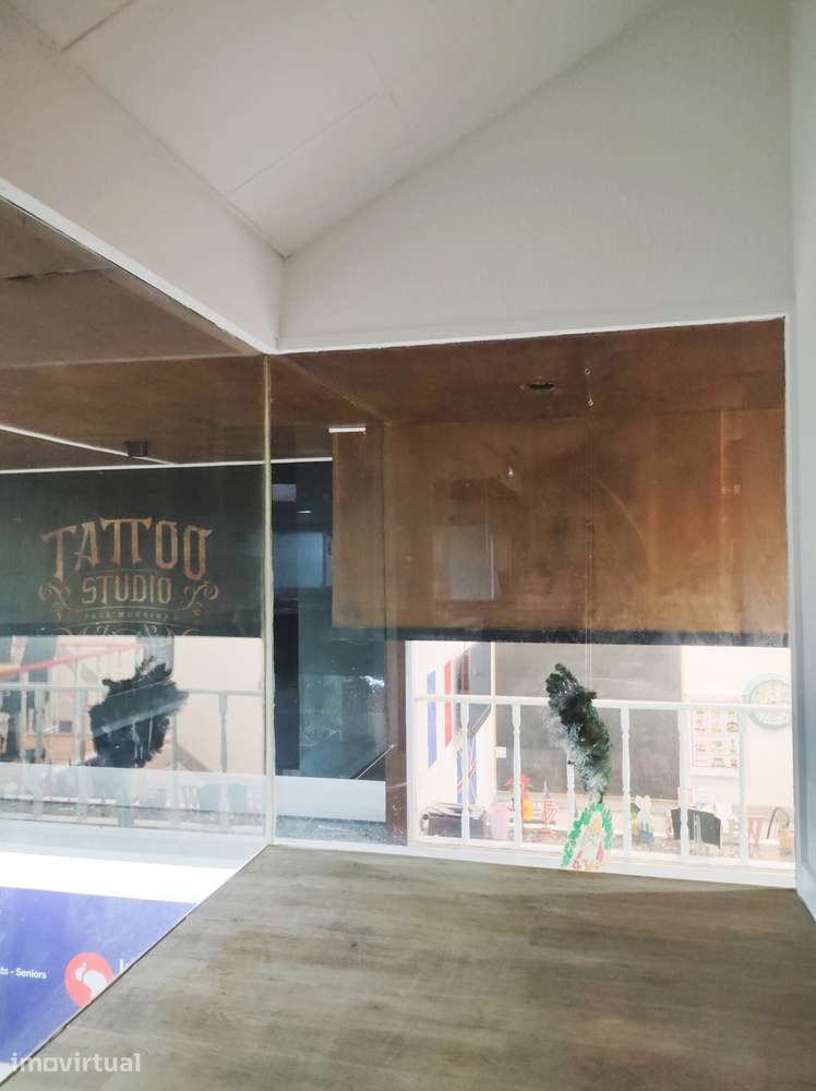 Disponível Loja 59 no Centro de Matosinhos - Grande imagem: 5/9