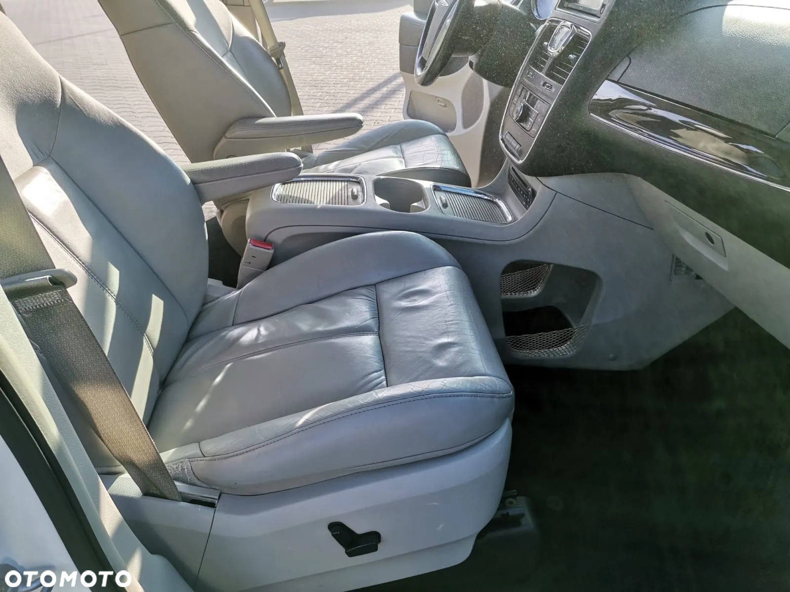 Chrysler Town & Country 3.6 Limited - 8