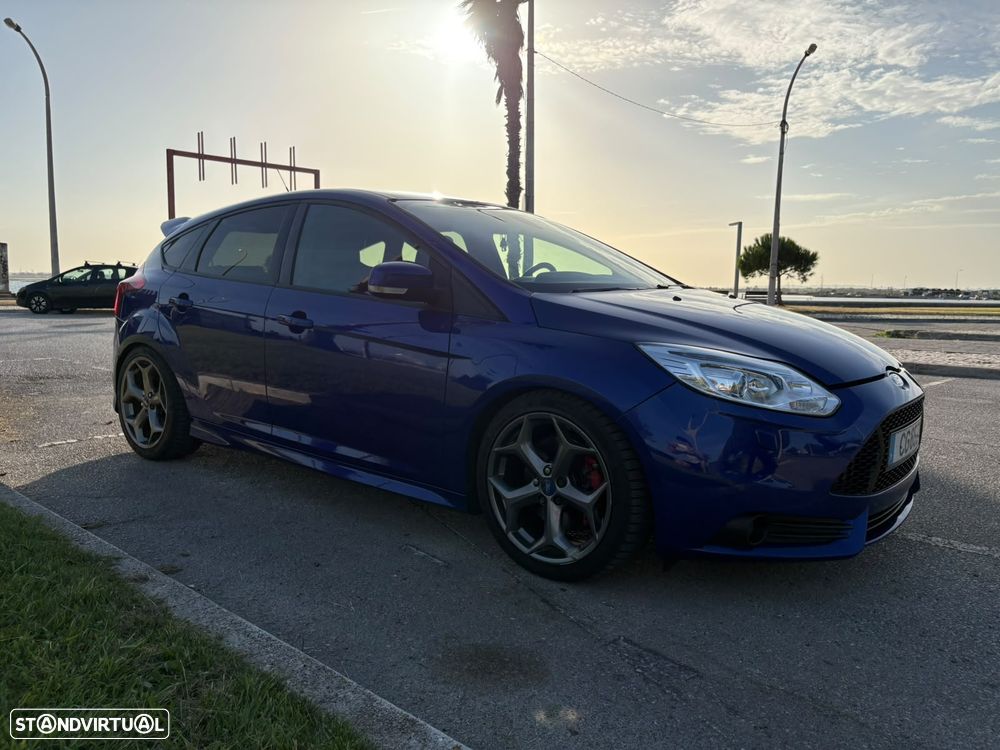 Ford Focus 2.0 EcoBoost ST c/ Pack Pele Desportiva - 5