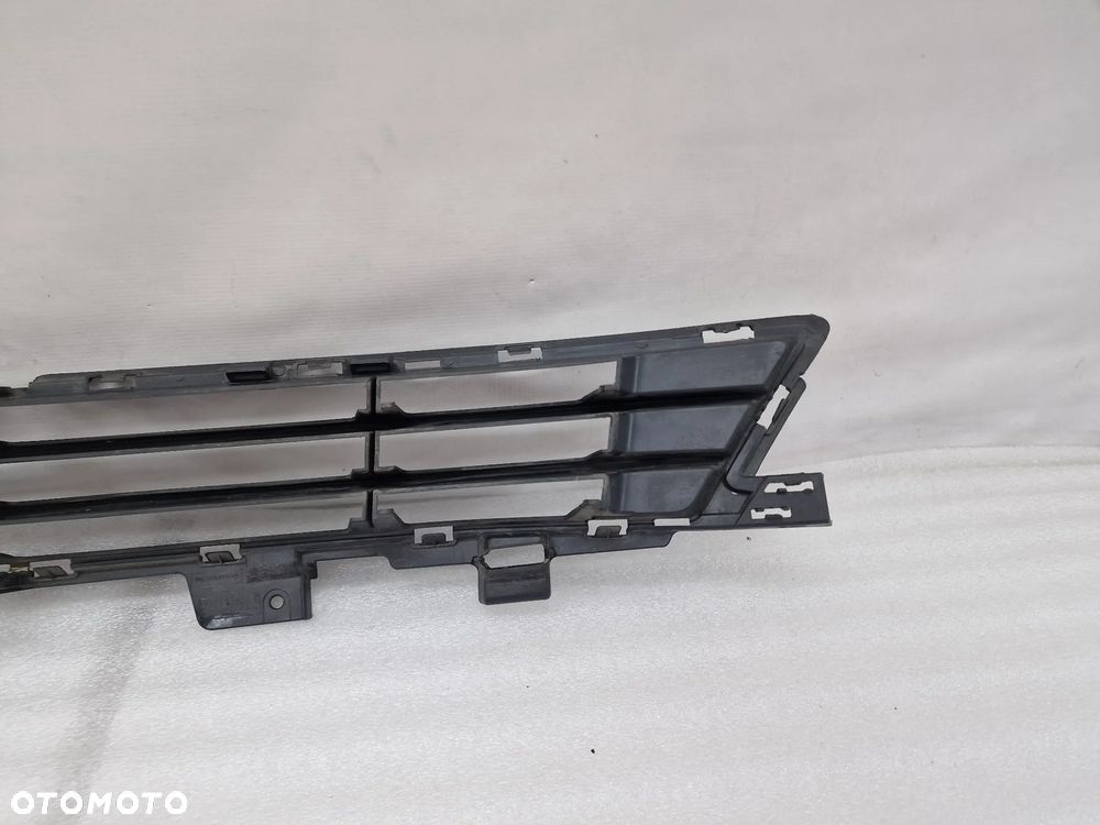 OPEL ZAFIRA C LIFT 16- KRATKA ŚRODKOWA ZDERZAKA PRZEDNIEGO , NR 39079784 / 341601492 , NR AUKCJI NK604 - 9