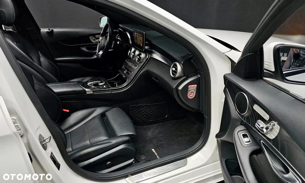 Mercedes-Benz Klasa C 200 4-Matic 7G-TRONIC - 9