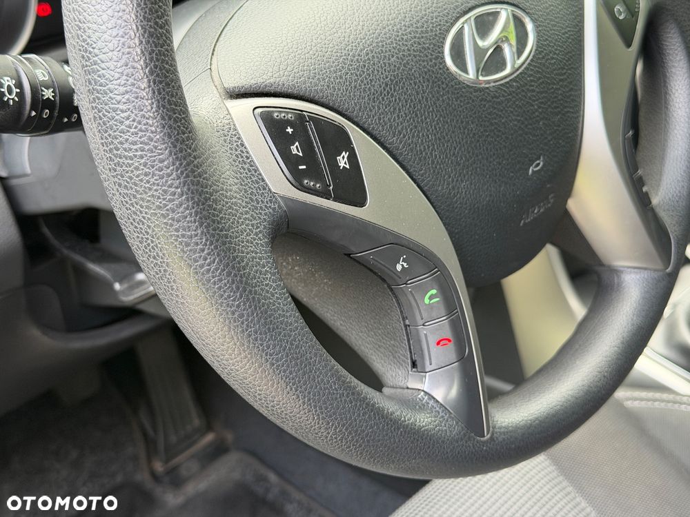 Hyundai i30 blue 1.4 Classic Navigation - 37