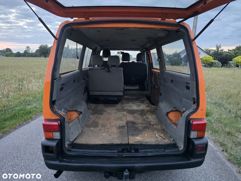 Volkswagen Caravelle - 7