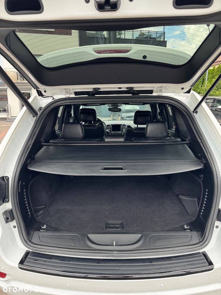 Jeep Grand Cherokee - 12