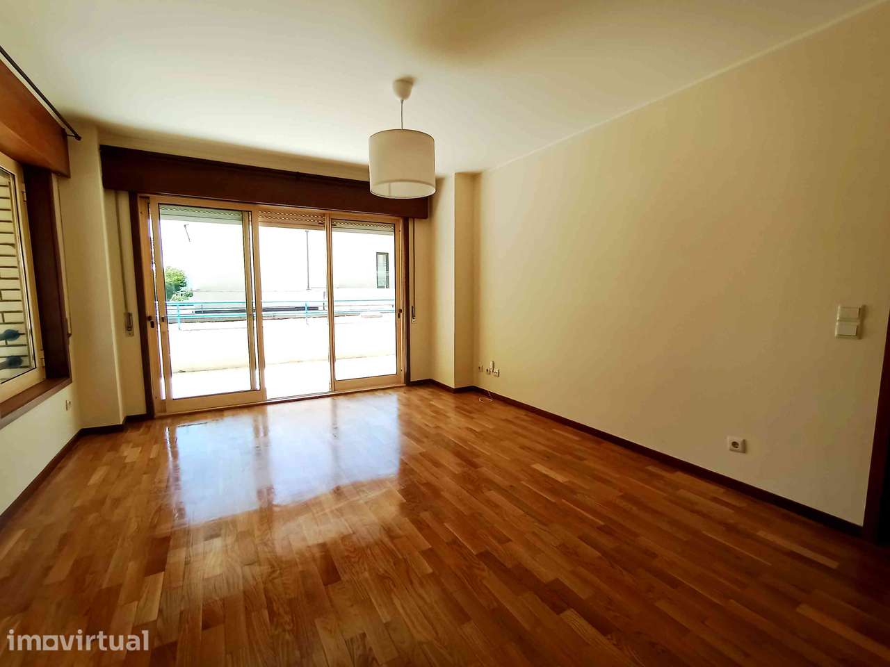 T1 com terraço, garagem e muita arrumação — Sra. da Hora (Matosinhos) - Grande imagem: 3/20