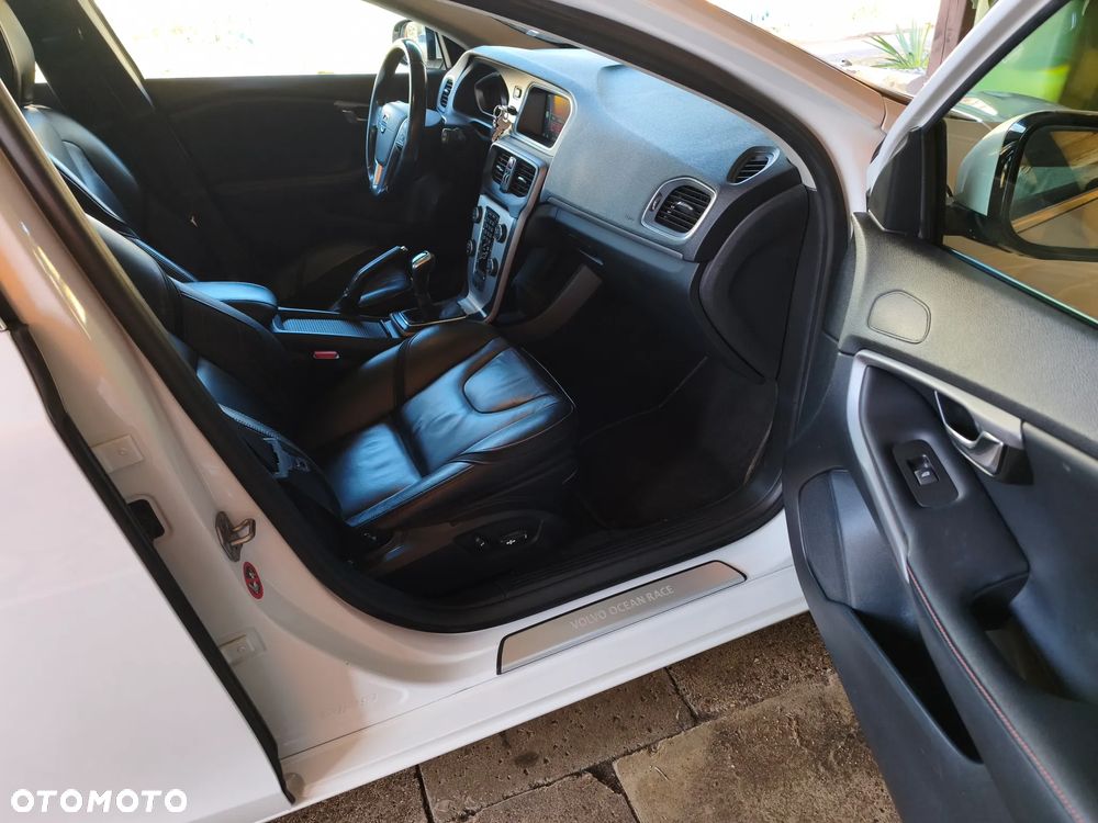 Volvo V40 D4 Drive-E Ocean Race - 17