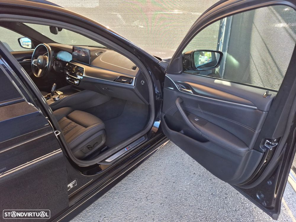 BMW 530 e Pack Desportivo M Pro - 38