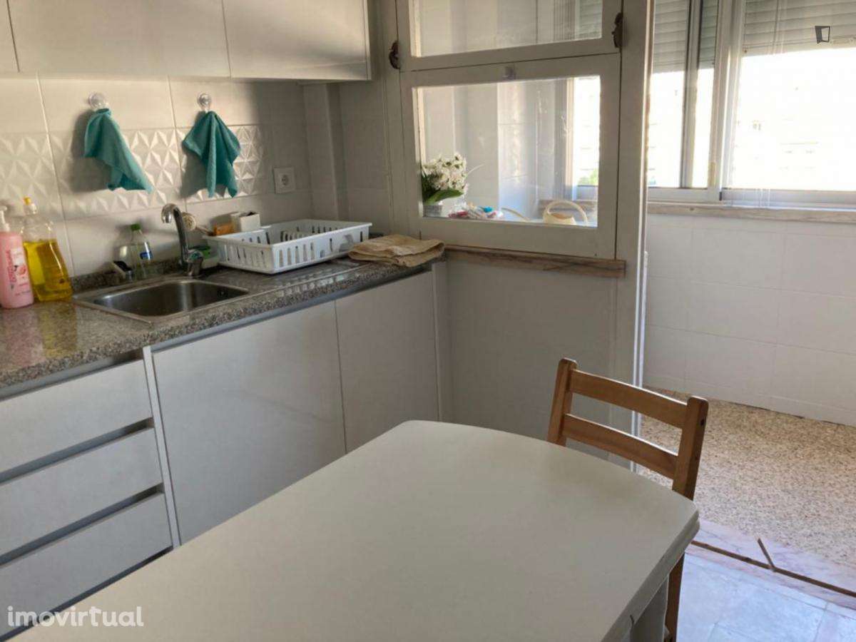 Quarto - localizado em Benfica Lisbon - Grande imagem: 5/26