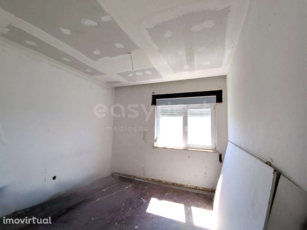 Duplex T3+2 totalmente renovado na Moita espaço e conforto - Grande imagem: 5/23