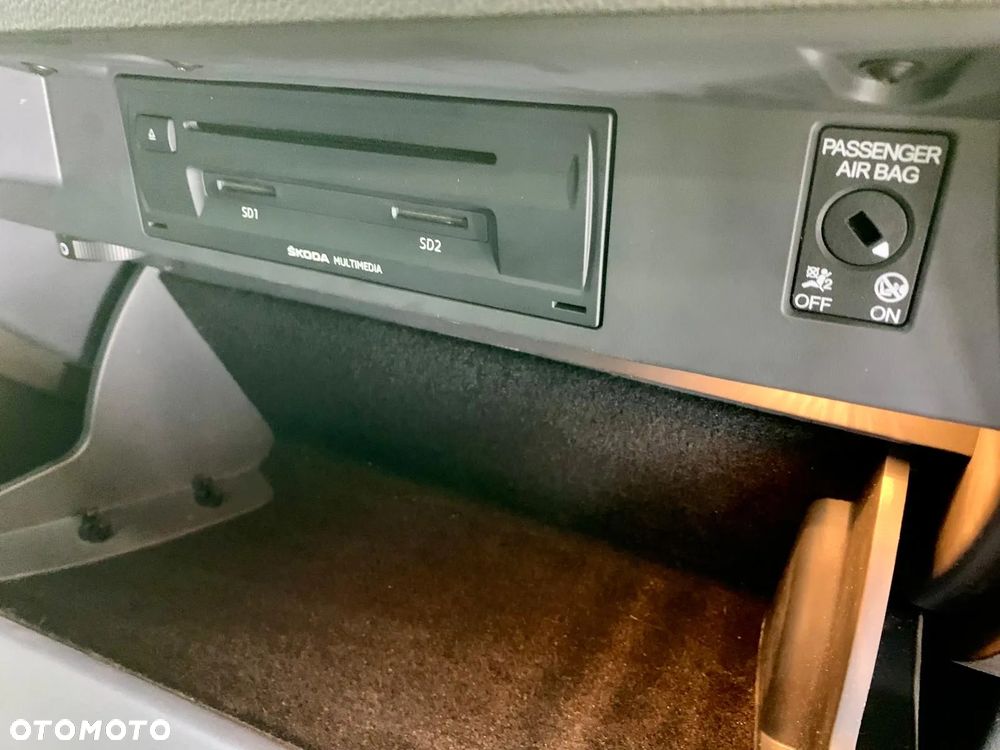 Skoda Superb 2.0 TDI L&K DSG - 32