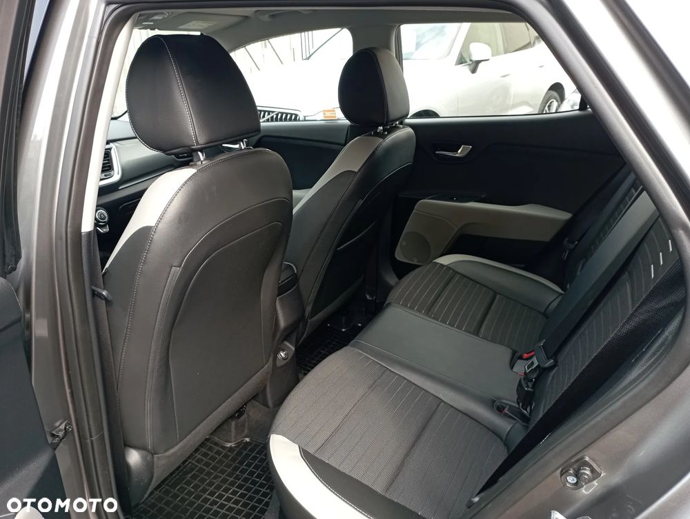 Kia Stonic 1.2 L - 11
