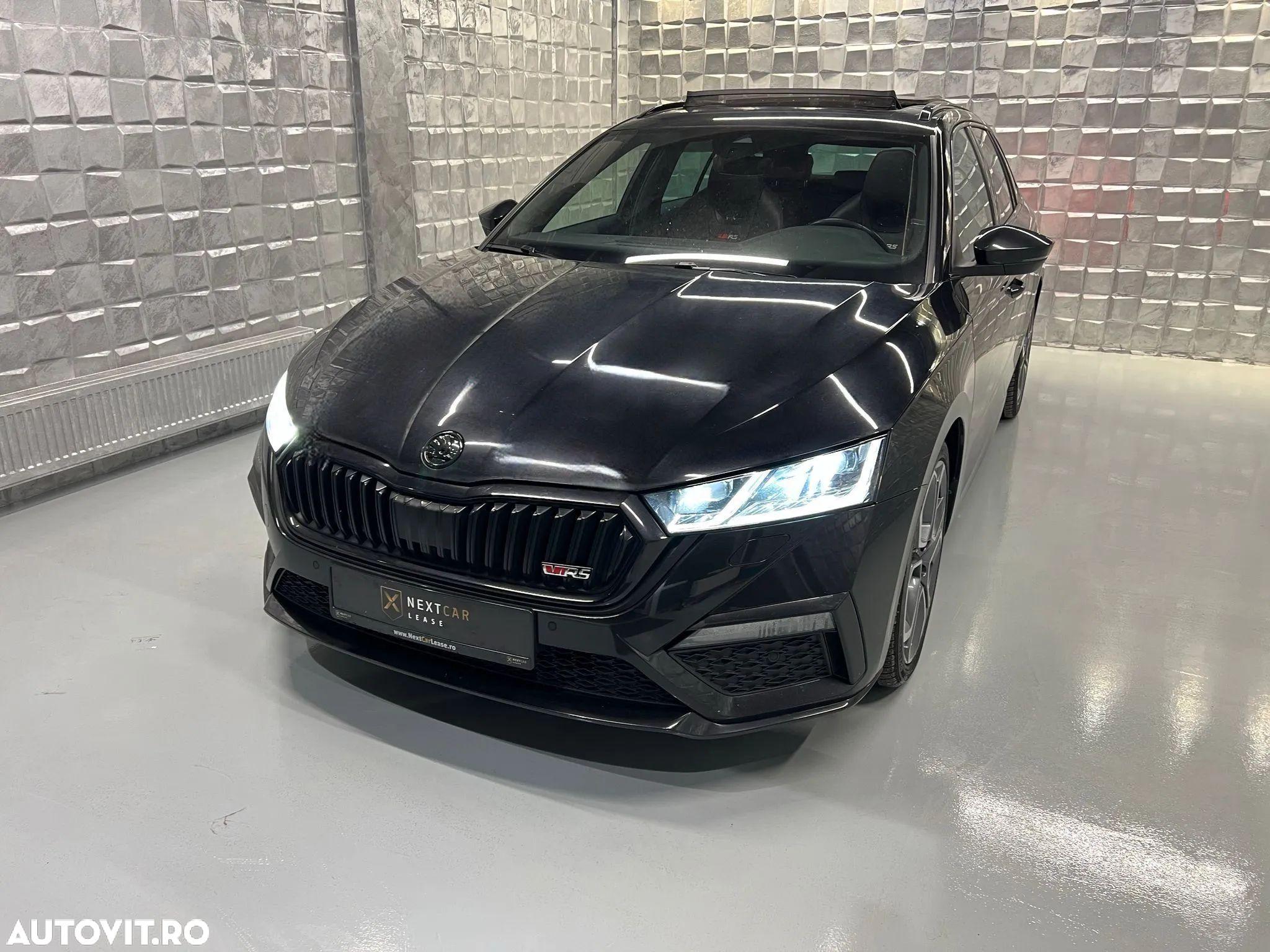 Skoda Octavia Combi 2.0 TDI DSG RS - 1
