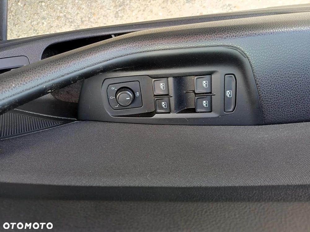 Volkswagen Passat Variant 2.0 TDI SCR DSG Comfortline - 16