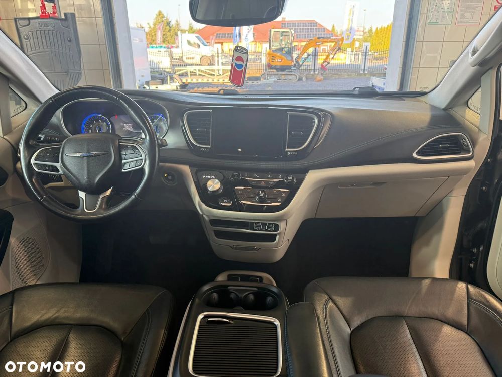 Chrysler Pacifica - 7