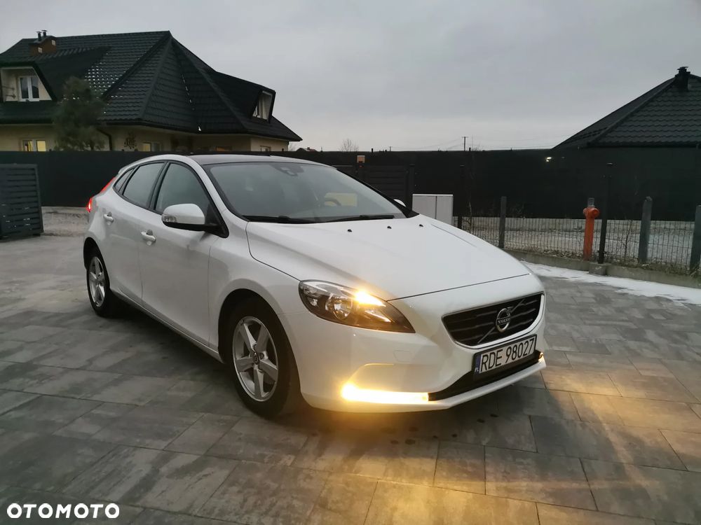 Volvo V40 T2 - 40