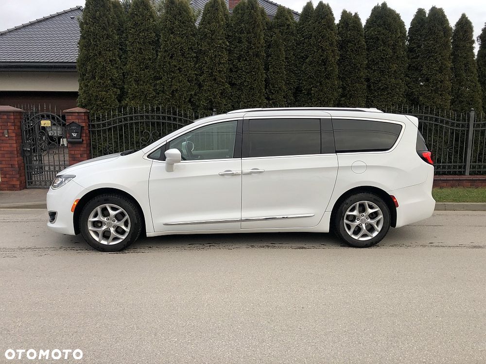 Chrysler Pacifica - 8