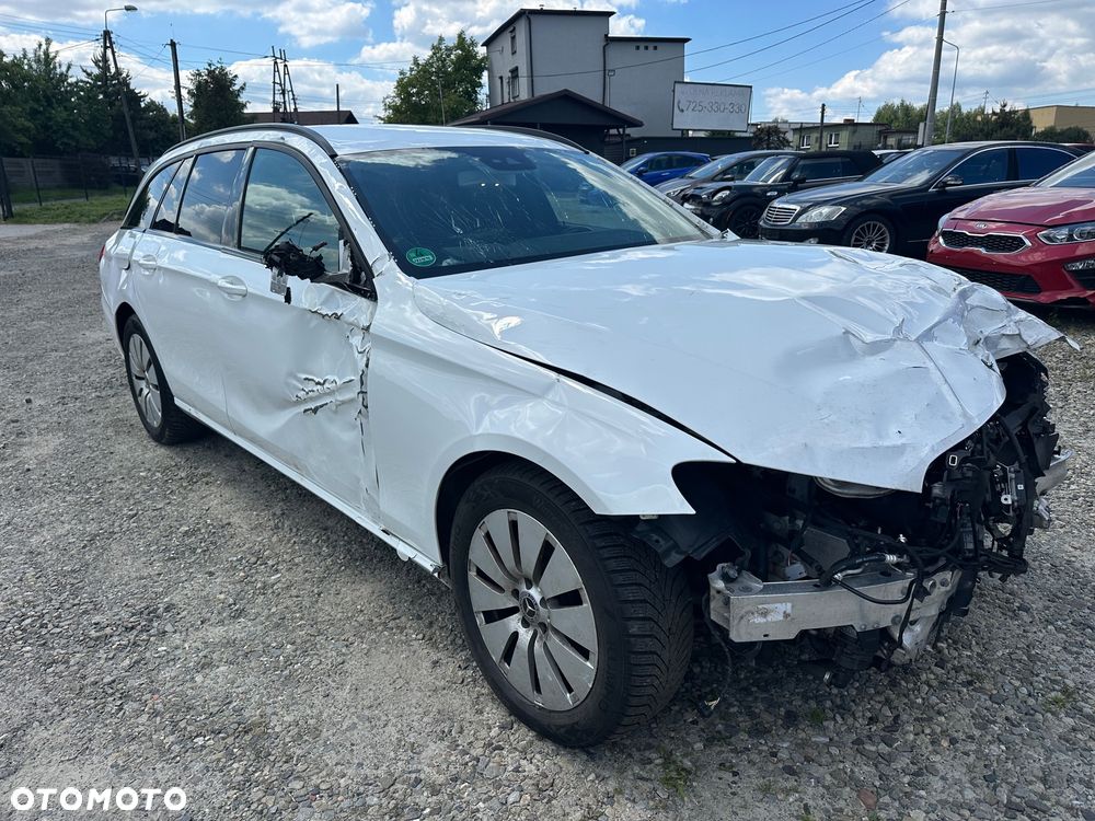 Mercedes-Benz Klasa E 220 d 4Matic 9G-TRONIC Avantgarde - 3